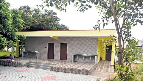 the newly-constructed washroom that remains locked at Chitlapakkam Lake 