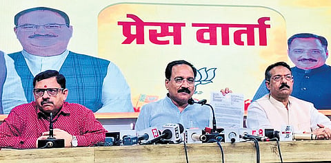 Delhi BJP president Virendra Sachdeva (centre) 