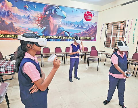 Students of Government Girls HSS, Malayinkeezh, experiencing various learning concepts through virtual reality 