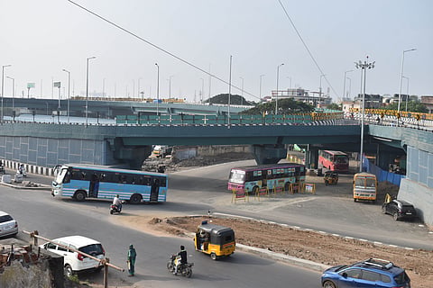 The State Highways Department in Coimbatore has planned a roundabout in the Valankulam bypass road where buses from the Ukkadam bus terminus exit. The move comes after motorists and social activists pointed out the blind spot on the road after the construction of the Ukkadam Flyover. 