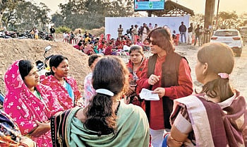 Women protesting near Dulunga coal mine of NTPC in Hemgir block 