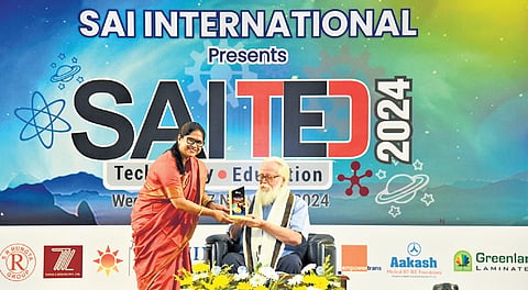 Nambi Narayanan being felicitated at the event on Wednesday 