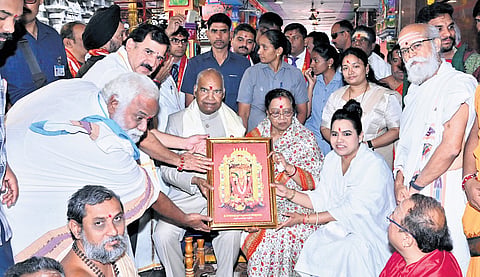 Former President Kovind offers prayers at Durga temple in Andhra Pradesh