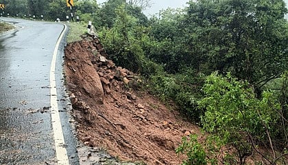 landslides in Sitheri road due to the heavy rainfall. 