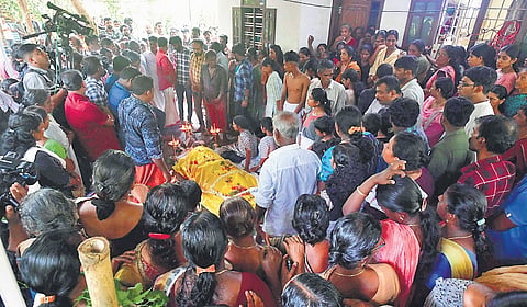People paying last respects to Ayush Shaji, an MBBS student who died in the Kalarkode accident, when the body was kept at his home in Kavalam 