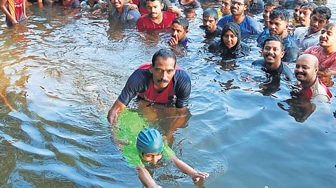 Saji Valassery conducts a training session. 