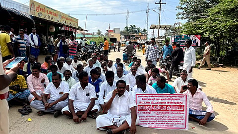 Residents of Nagamarai staged a protest condemning the Pennagaram union for hike of fare in the Pannavadi and Ottanur coracle service.