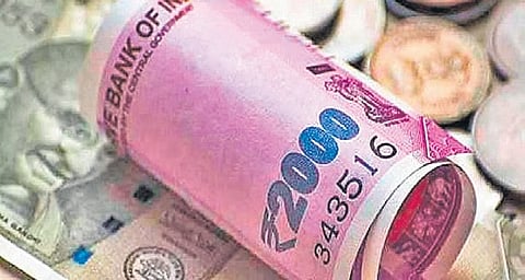 Knowing that his girlfriend’s father is a wealthy businessman, Kumar conspired to extort money from her. He began demanding money from her. 