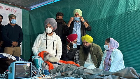 Farmer leader Jagjit Singh Dallewal being visited by politicians on the 21st day of his hunger strike. 