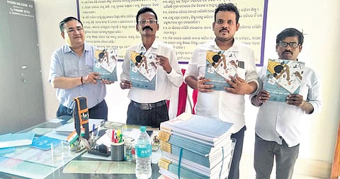 The book ‘Asapadhiba Ama Bhasa’ contains 376 commonly used words with the same meaning in the six tribal languages.