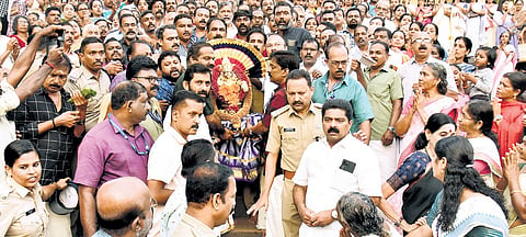 The ‘Thanka Anki,’ weighing 451 sovereigns in 24-ct gold, carried in a specially-built vehicle began the journey after performing special pooja at the Parthasarathy temple. 
