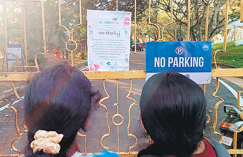 People denied entry to Kanakakunnu Palace to facilitate the preparation and conduct of Vasantholsavam 