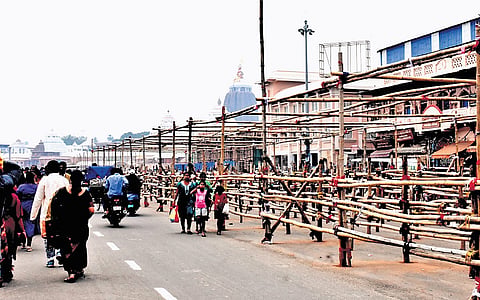 Barricades erected on Badadanda as part of the new queue system | 