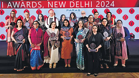 (From left to right, first row) Meeta Pandit, Editor Santwana Bhattacharya, Debjani Ghosh, Poonam Gupta, Manjari Chaturvedi, N Kalaiselvi, Poonam Sharma, Jyoti Bhatia, Chhaya Sharma; (from left to right, second row) Dr Aqsa Shaikh, Gurmeet Sangha Rai, Jyoti Anand, Kerala Governor Arif Mohammed Khan, Kalli Purie, Dr Rashmi Saluja, TNIE Group Editorial Director Prabhu Chawla, Santishree Dhulipudi, Meena Bindra