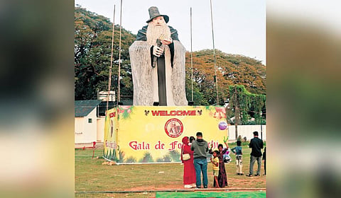 Gala de Fort Kochi’s 35ft-tall Pappanji at Veli ground in Fort Kochi 