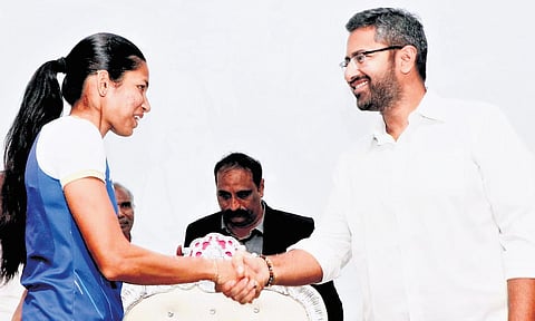 Vizag MP M Sribharat congratulating Jyothi Yarraji 