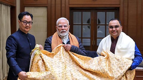PM Modi presents 'chadar' to Ajmer Dargah in the presence of Minorities Affairs Minister Kiren Rijiju and BJP's minority morcha president Jamal Siddiqui. 
