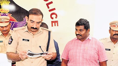 Bapatla SP Tushar Dudi inspecting seized money & mobile phones 