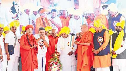 Chief Minister Siddaramaiah inaugurates the 537th Kanakadasa Jayanti in Davanagere on Sunday.