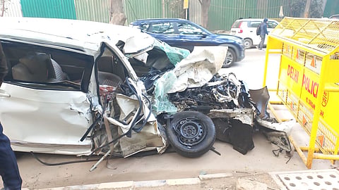 A white Ertiga car travelling from Dhaula Kuan towards South Extension was hit by a silver Audi coming from South Extension towards Dhaula Kuan. 
