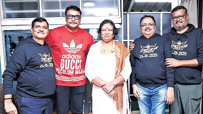 Jayanna, Darshan,Meena Thoogudeepa, Bhogendra and Dinakar