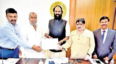 One-man Judicial Commission of Justice Shameem Akhtar submits its report to Cabinet sub-committee on SC sub-categorisation members N Uttam Kumar Reddy, Damodar Rajanarasimha and Ponnam Prabhakar 