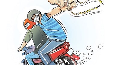 Female police officer falls prey to chain snatchers in Odisha