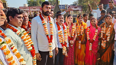 Disgruntled leaders from both the Bharatiya Janata Party (BJP) and the Congress have joined forces to form a new political group, the ‘Dukhi Aatma Party’.