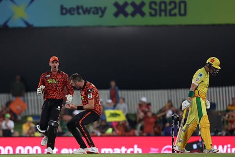 Craig Overton bowled a maiden over and claimed two wickets to help Sunrisers Eastern Cape win the Eliminator on Wednesday