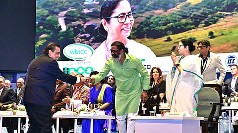 Jharkhand CM Hemant Soren with WB CM Mamata Banerjee at the Bengal Business Summit.