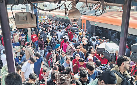 Crowd at the New Delhi railway station. 