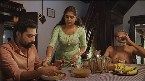  Pedestalising of a person being forced to do her job occurs at the same time that vitriol is being heaped on the Hindi film ‘Mrs’, a remake of the Malayalam film ‘The Great Indian Kitchen’.