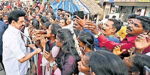 CM walked from Aalpettai to Manjakuppam, receiving petitions from public 