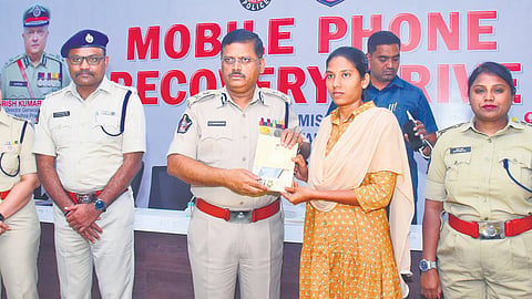 NTR district cyber crime police handing over the mobile phones to owners