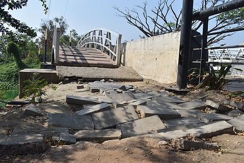 Damaged foot path can be seen which is developed as a part of beautifications works under Smart city projects due to poor maintanace at Valankulam lake font in Coimbatore.