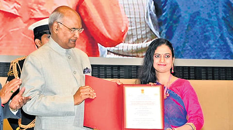 Rachna honoured as the “Role Model Hearing Impaired Female” by  former President Ram Nath Kovind.