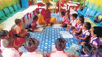 Urbashi Das teaching kids at an anganwadi centre in Kalaspur.