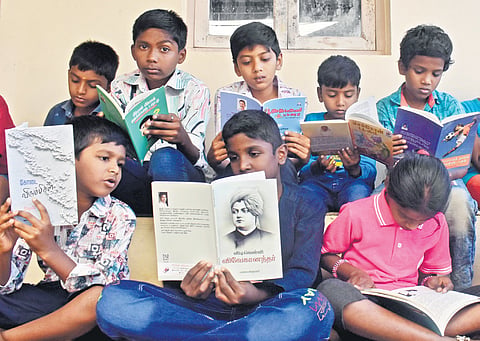 The Arivusolai Kalvi Vizhipunarvu Centre in Pillchinnampalayam near Pollachi provides kids a space to explore beyond the curriculum by engaging in storytelling and poetry