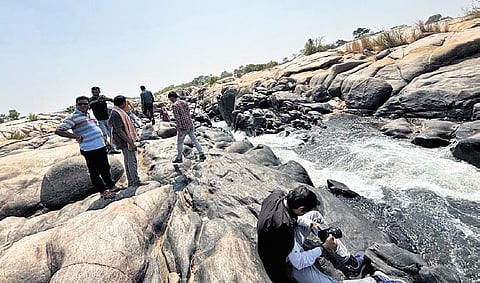 Visitors at Kanakunda canyon in Sundargarh district 