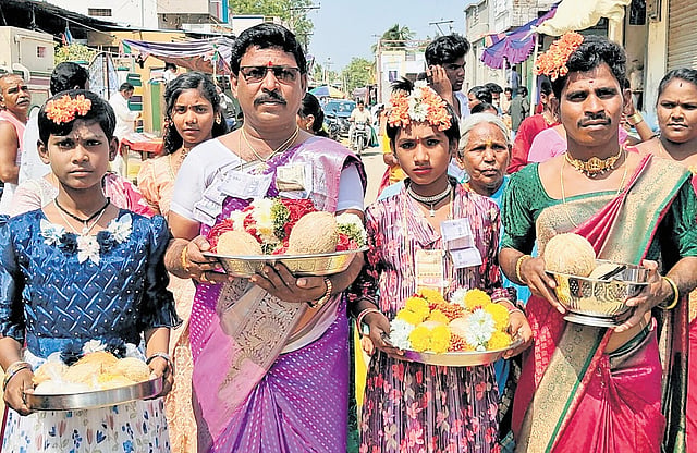 Men dress up as women to celebrate Holi in Andhra