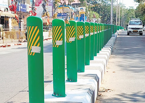 The anti-glare barriers installed in the median along the Vellayambalam-Thycaud road as part of the smart road project in Thiruvananthapuram 