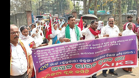 Farmers protesting at Kalunga in Lathikata block on Wednesday
