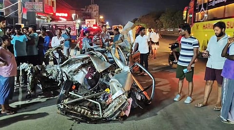 The family of six persons was returning to Madurai after attending a function
in Chennai 