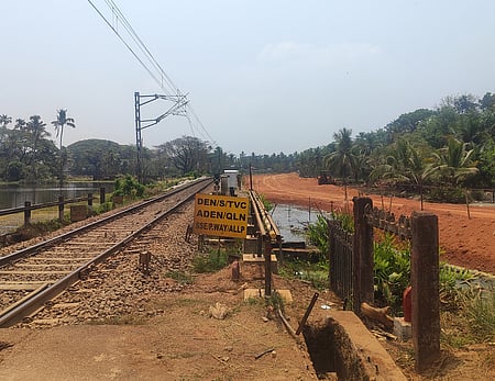 The Hosur-Omalur stretch, a crucial link connecting industrial hubs in Krishnagiri and Salem districts with Bengaluru and Chennai, continues to operate on a single line