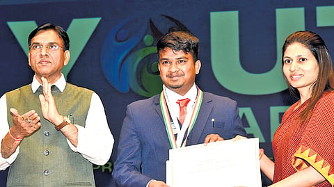 Union Youth Affairs Minister Mansukh Mandaviya and MoS (Youth Affairs) Raksha Khadse present Shiva Kumar with National Youth Award.