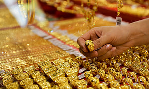 Gold prices hit high amid global uncertainty and safe-haven demand