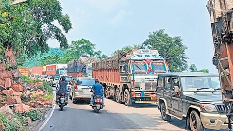 Vehicles plying on NH-49 at Dwarsuni Ghat in Mayurbhanj.