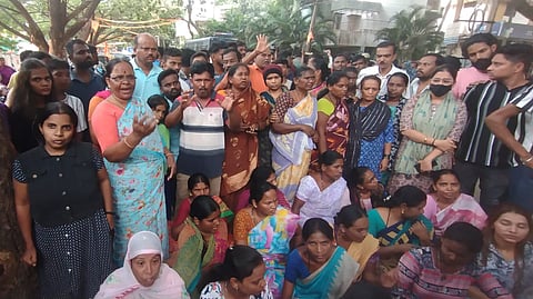 Locals gather in front of Ashok Nagar PS  in Hubballi demanding  early action on the accused.
