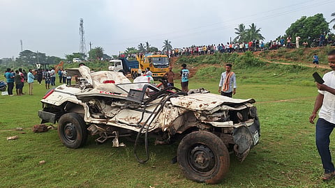 The fire service personnel were pressed into service, and the bodies of the deceased were recovered.