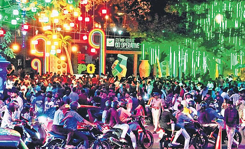 The entrance to Kanakakkunnu Palace is chock-a-block with visitors to the Cooperative Expo 2025 